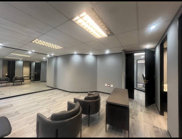 146M² OFFICE TO LET IN HYDE PARK